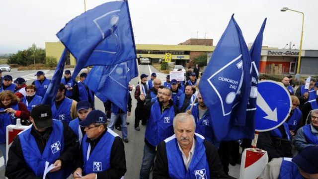405234_protest odbory 676x461.jpg