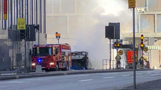 405536_sweden_stockholm_bus_explosion_58354 cb86864fd2fc498c887b46e2dbef4e46 676x412.jpg