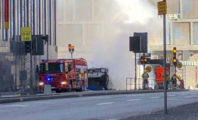 405536_sweden_stockholm_bus_explosion_58354 cb86864fd2fc498c887b46e2dbef4e46 676x412.jpg