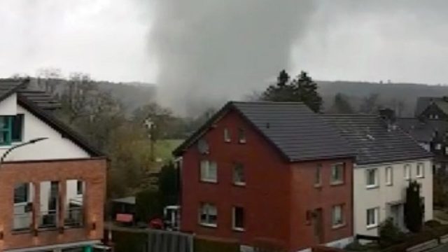 406010_tornado 676x490.jpg