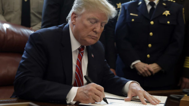 406193_trump_border_security_86076 95549b1e223d4c80b3e320622d845747 676x451.jpg