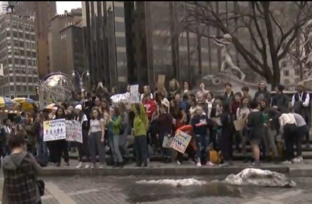 406206_protest klimatickezmeny ny e1552726307657 676x443.jpg