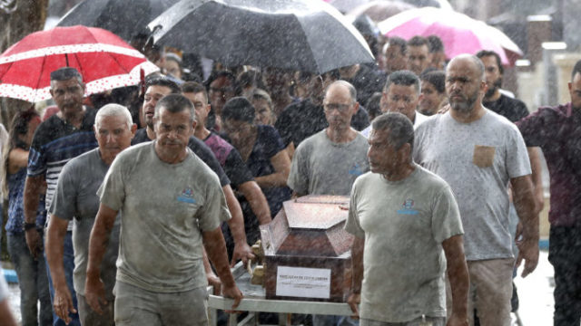 406215_brazil_school_shooting_09439 9ffb43c61a89460cbda915675857ee67 676x435.jpg