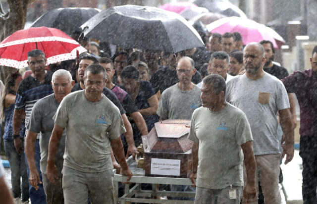 406215_brazil_school_shooting_09439 9ffb43c61a89460cbda915675857ee67 676x435.jpg