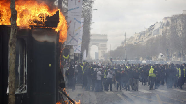 406217_france_protests_54795 0649c333a05c4a00ae2d0ebfe0afa55c 676x451.jpg