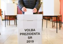 406248_prezidentske volby 2019 na slovensku volebna miestnost 676x471.jpg