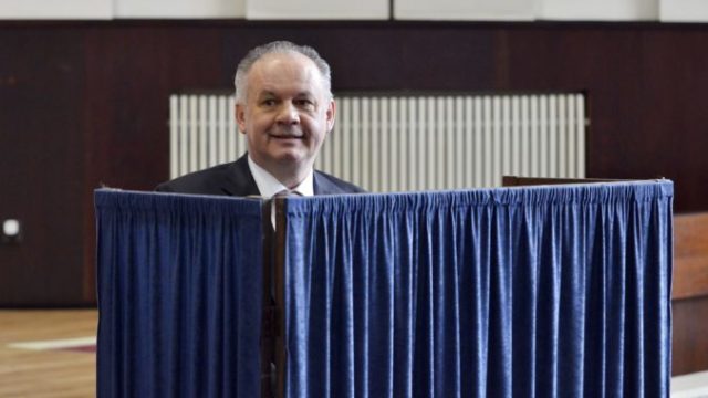 406297_andrej kiska 1 676x448.jpg