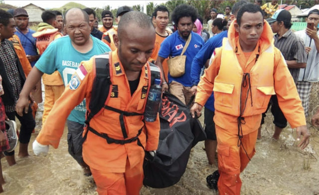 406303_indonesia_flash_floods_97411 dd2f84e3d976456a93b62271a6958541 676x413.jpg