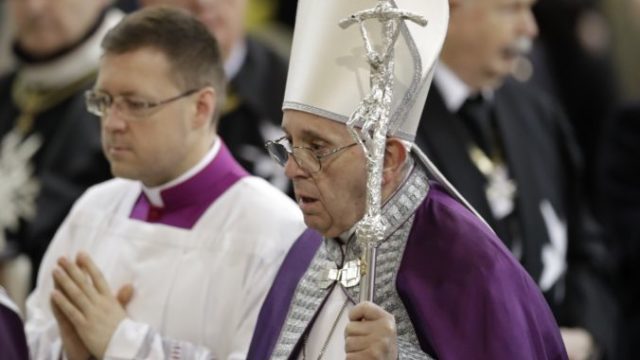 406638_italy_pope_ash_wednesday_26482 3d5d7db25be84bd8944fd09c7afec2ca 676x517.jpg