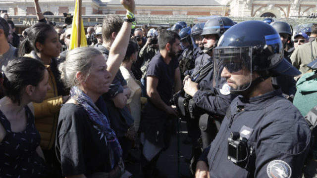 407094_france_protests_08759 64ec34cbf028477392e5a4a235684845 676x490.jpg