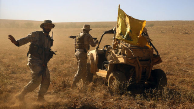 407153_militanti 676x429.jpg