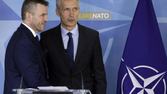 407803_peter pellegrini jens stoltenberg 676x453.jpg