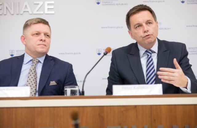 407998_robert fico peter kazimir 676x439.jpg