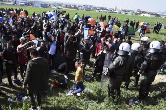 408537_greece_migrants_protest_11662 1f06ebc738414f81ab46c86630c23a56 676x451.jpg