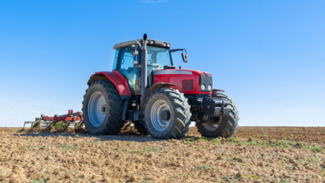 408639_traktor 676x450.jpg