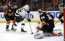 408708_kings_ducks_hockey_93486 4c200ef0afc04be1b04e56cdeee4fb43 676x427.jpg