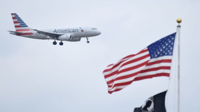 408879_earns_american_airlines_13058 e018a027b05245e6ba948befbfdf7872 676x462.jpg