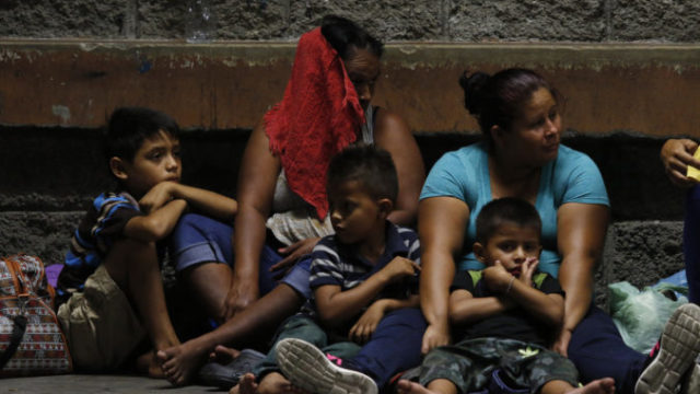 409201_central_america_migrant_caravan_22194 db2de1820f454dfc85f3224ea0824599 676x451.jpg