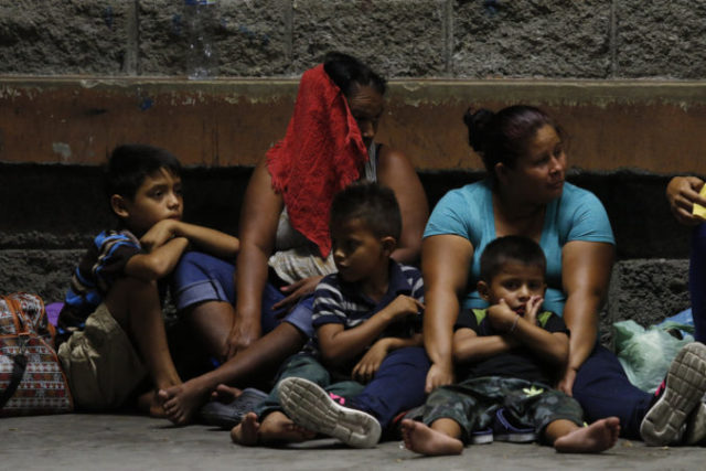 409201_central_america_migrant_caravan_22194 db2de1820f454dfc85f3224ea0824599 676x451.jpg