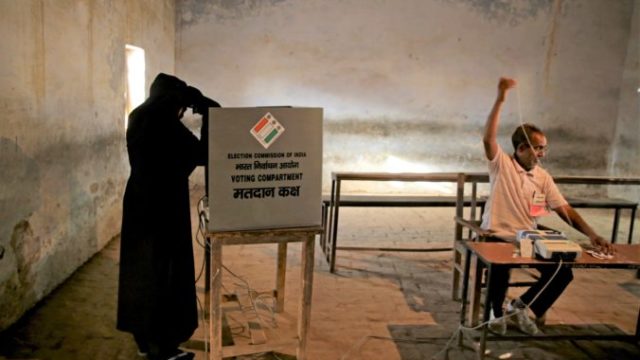 409218_india_elections_98304 cdf08ddeb28f444bb20e5d4f3ba2ff1f 676x445.jpg