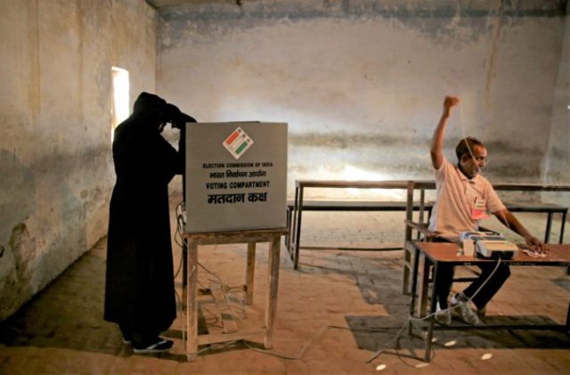 409218_india_elections_98304 cdf08ddeb28f444bb20e5d4f3ba2ff1f 676x445.jpg