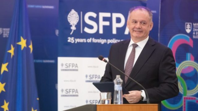 409667_andrej kiska 3 676x451.jpg