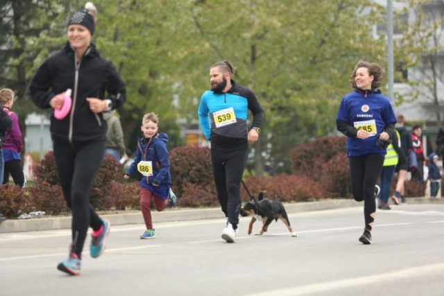 409691_beh zdravia_samsung run prilakal vsetky vekove kategorie 676x451.jpg