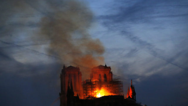 409775_france_notre_dame_fire_21955 932e83a6cb654650976e6add26d465ff 676x454.jpg