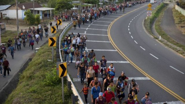 409933_mexico_migrant_caravan_23507 ee0fa11e409d45f5b0cfaa91bcc07eb3 676x451.jpg