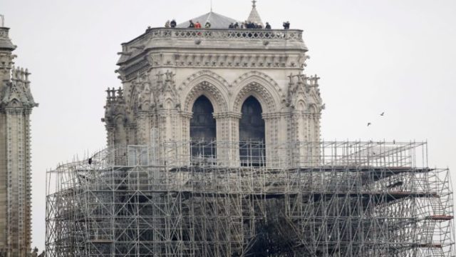410007_france_notre_dame_fire_83081 2edb5472b98d4b0ba58cbb2b31e4f1b2 676x400.jpg