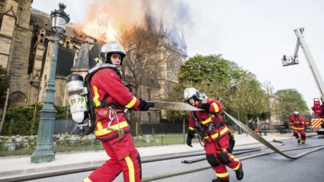 410106_france_notre_dame_fire_49588 bcfdaa9861104cacaf3341f5d4489a6c 676x488.jpg