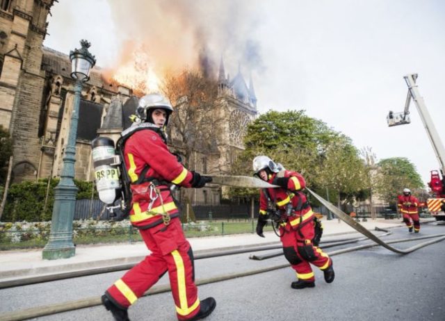410106_france_notre_dame_fire_49588 bcfdaa9861104cacaf3341f5d4489a6c 676x488.jpg
