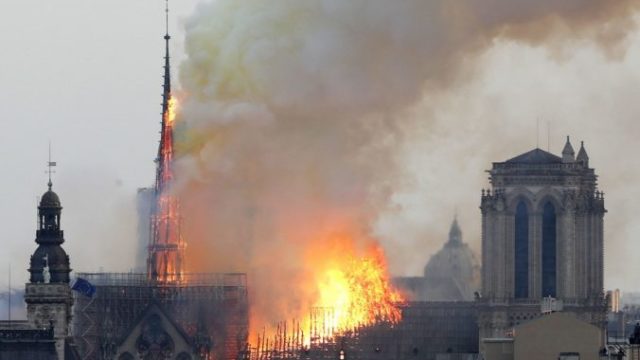 410213_france_notre_dame_fire_14849 19af866061a342129d34ff3c2996086f 676x455.jpg