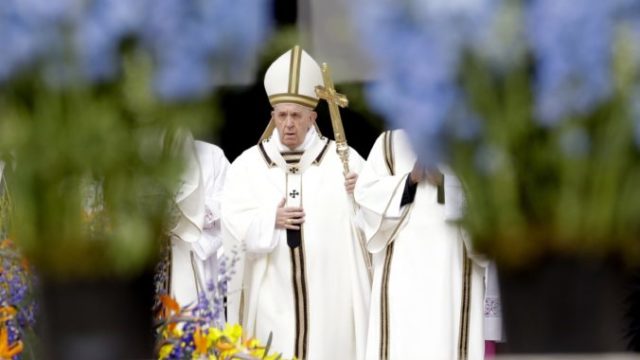 410381_vatican_easter_21411 9f99f0e1f8a84898a667192b1865434e 676x441.jpg