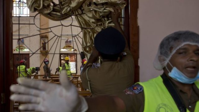 410474_sri_lanka_church_blasts_32908 eb9634a362844778ba5bf152a6b5c7e6 676x455.jpg