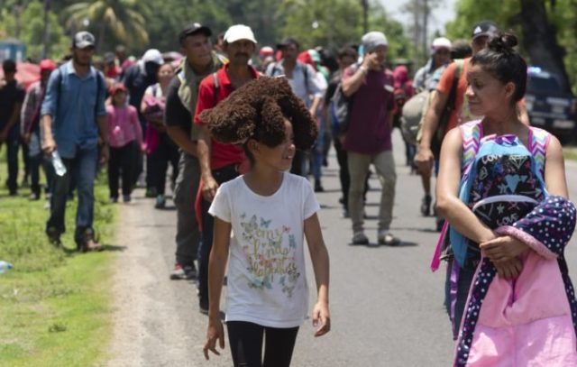 410894_mexico_migrant_caravan_78542 b5e02fe46e3b47d182c70631c8d2fbfa 676x430.jpg