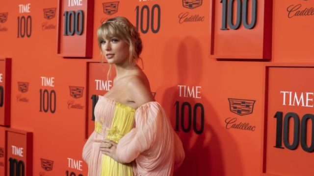 411117_taylor swift 676x451.jpg