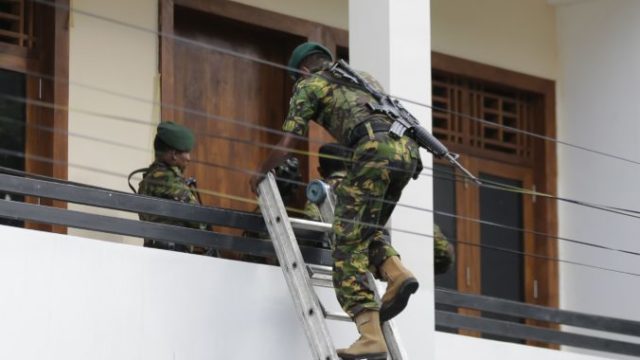 411125_policia sri lanka 676x461.jpg