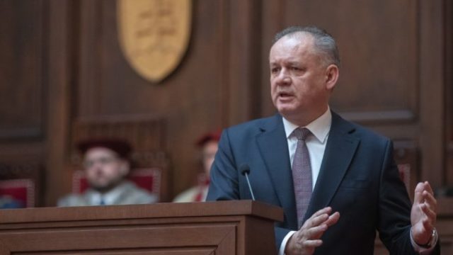 411189_andrej kiska 4 676x454.jpg