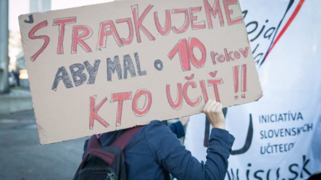 411257_strajk ucitelov 676x451.jpg