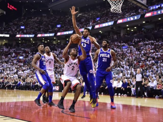 411287_kawhi leonard jonah bolden play off nba 676x506.jpg