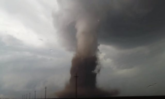 411449_tornado 676x406.jpg