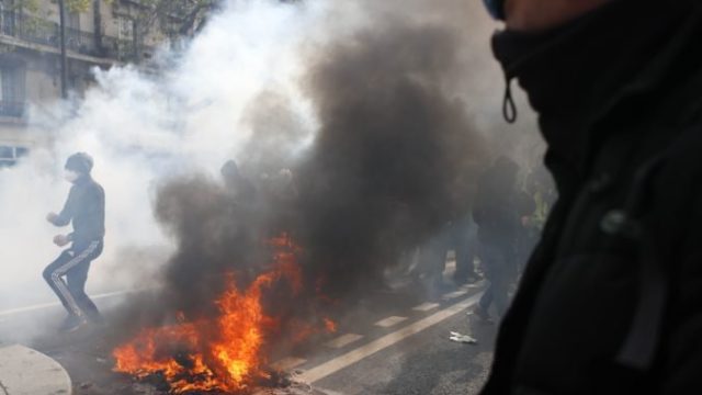411491_protest pariz 676x467.jpg
