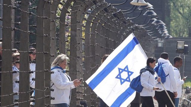 411617_poland_holocaust_remembrance_06235 716d16b8a93c4131be7f752c8e775dfc 676x563.jpg