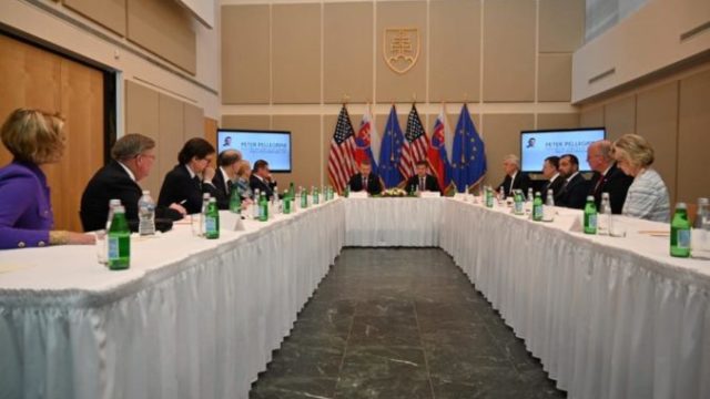 411655_peter pellegrini miroslav lajcak 676x451.jpg