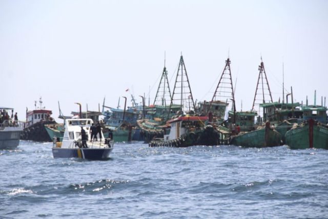 411844_indonesia_illegal_fishing_32569 e982d53510d440ed920c6889c054a57b 676x451.jpg