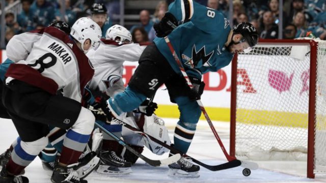 411886_avalanche_sharks_hockey_80078 e4bdbb3da0dc4400b312138c63850076 676x441.jpg