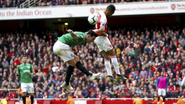 411938_lewis dunk pierre emerick aubameyang 676x436.jpg