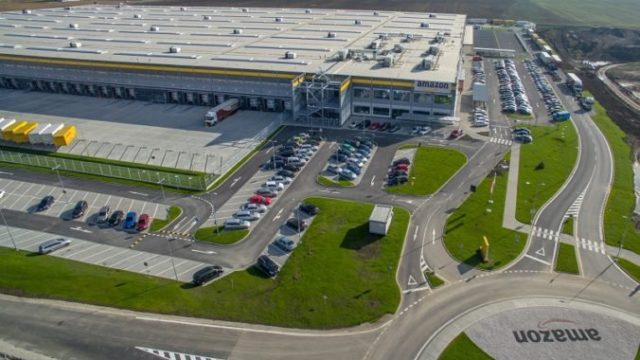 411980_reverzne logisticke centrum amazon v seredi 676x506.jpg