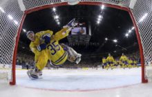 412073_henrik lundqvist william nylander 676x434.jpg